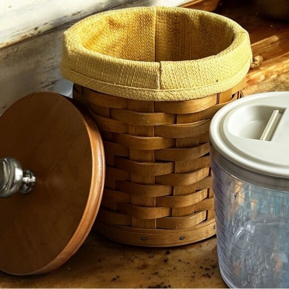 Longaberger Basket Canister w/Wood Lid & Plastic Insert/Air Tight Lid and Liner - Picture 4 of 7